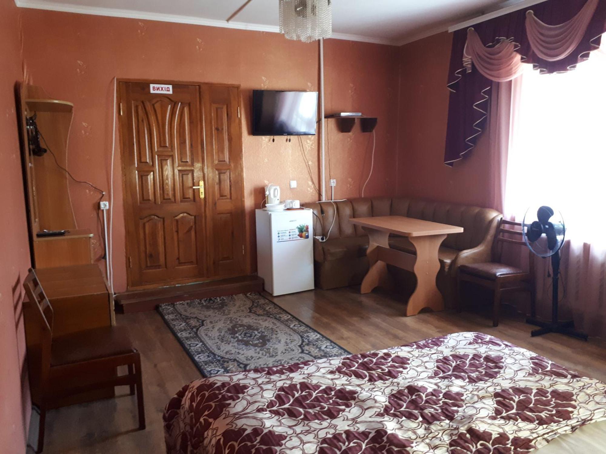 Hotel Gostynnyi Dvir Sharhorod Esterno foto