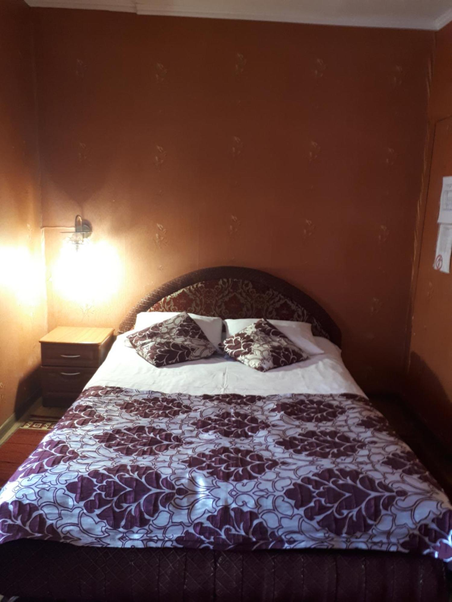 Hotel Gostynnyi Dvir Sharhorod Esterno foto