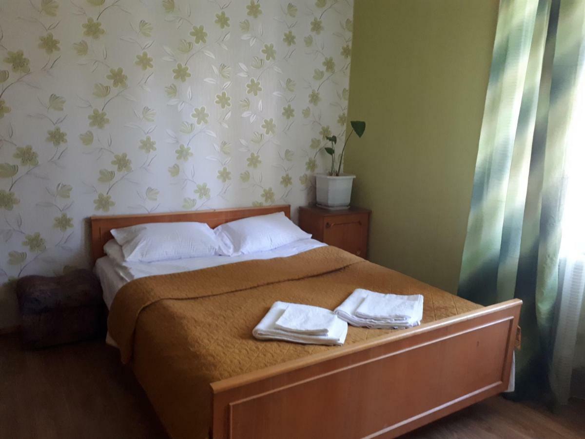 Hotel Gostynnyi Dvir Sharhorod Esterno foto