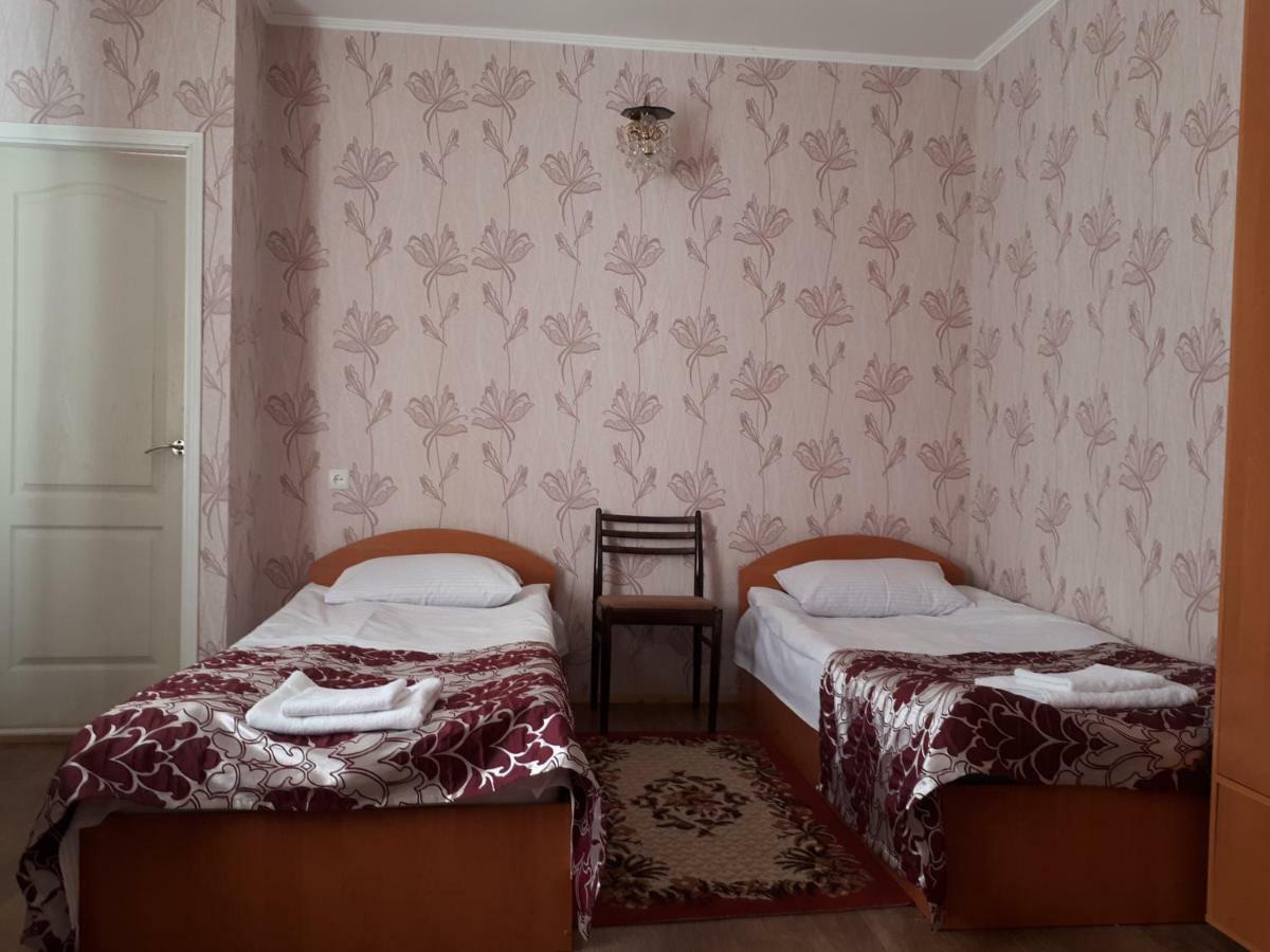 Hotel Gostynnyi Dvir Sharhorod Esterno foto