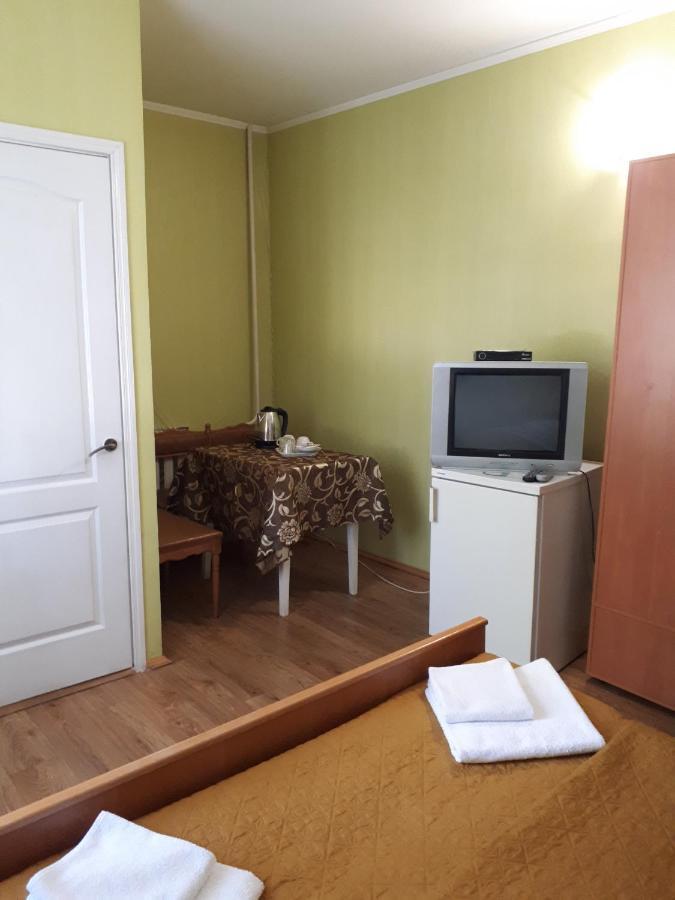 Hotel Gostynnyi Dvir Sharhorod Esterno foto