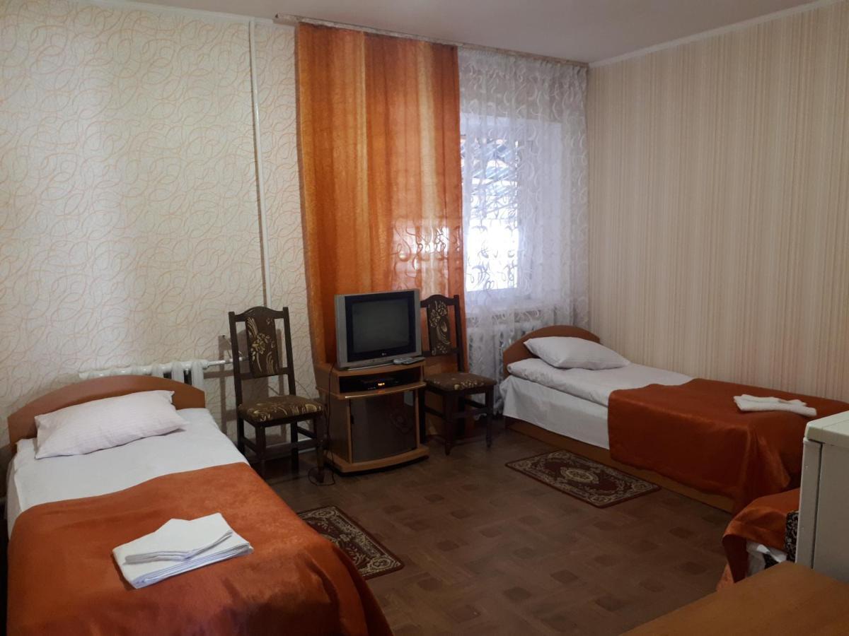 Hotel Gostynnyi Dvir Sharhorod Esterno foto
