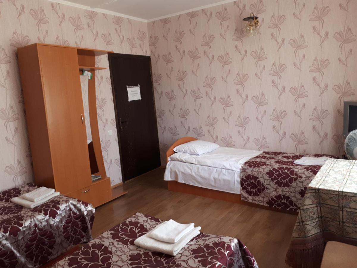 Hotel Gostynnyi Dvir Sharhorod Esterno foto
