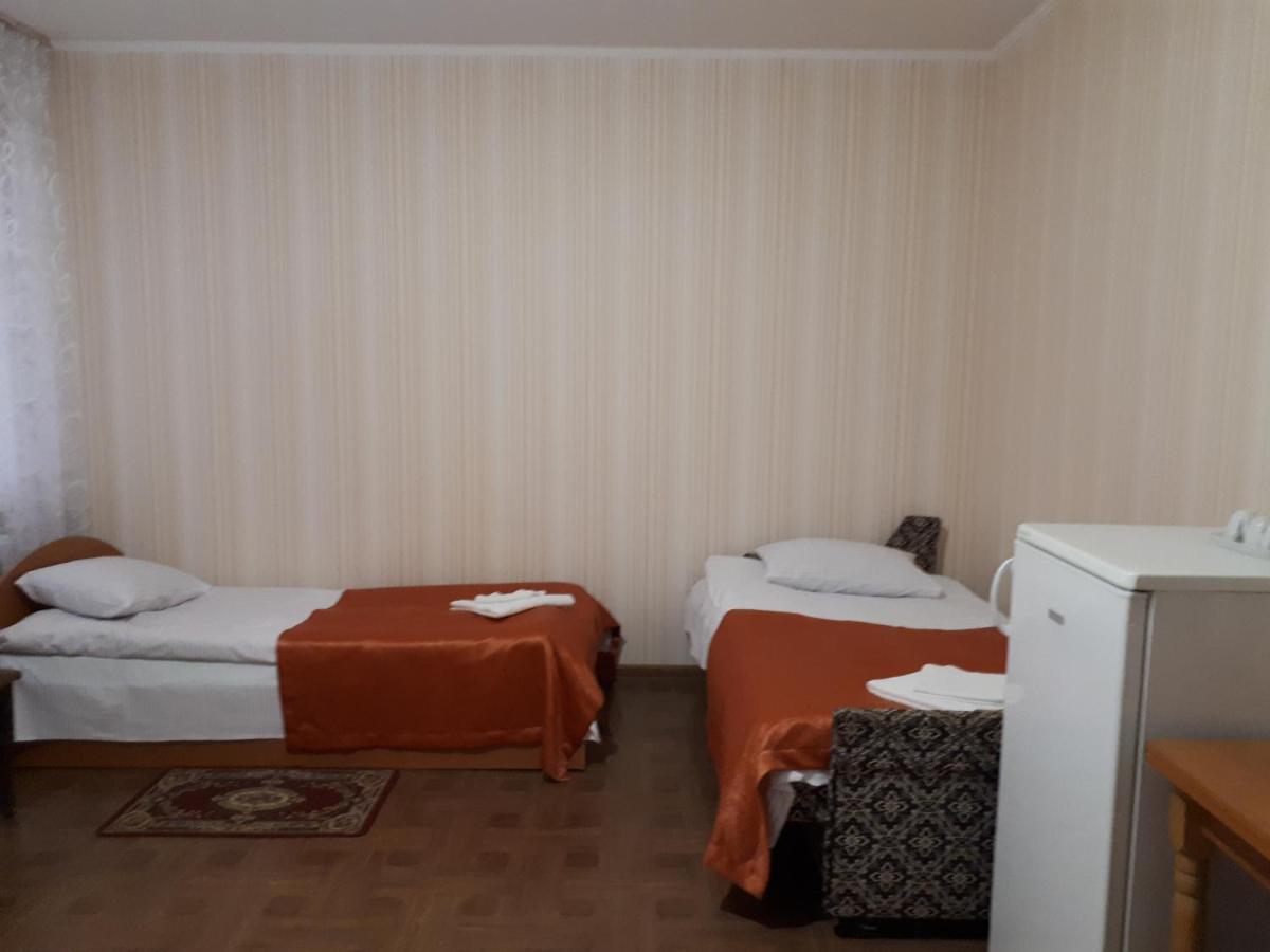 Hotel Gostynnyi Dvir Sharhorod Esterno foto