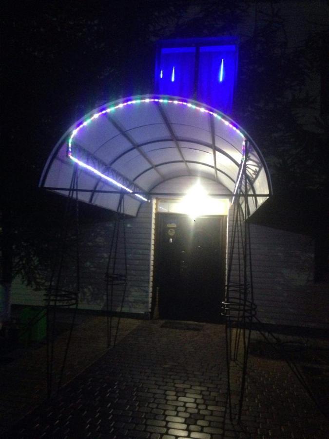 Hotel Gostynnyi Dvir Sharhorod Esterno foto
