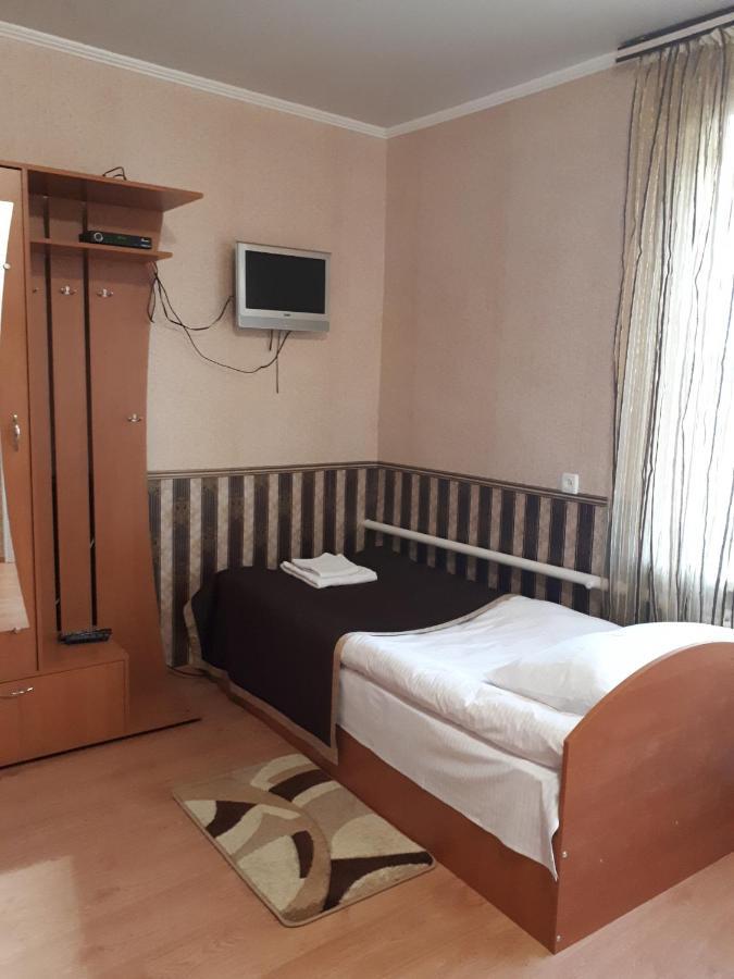 Hotel Gostynnyi Dvir Sharhorod Esterno foto